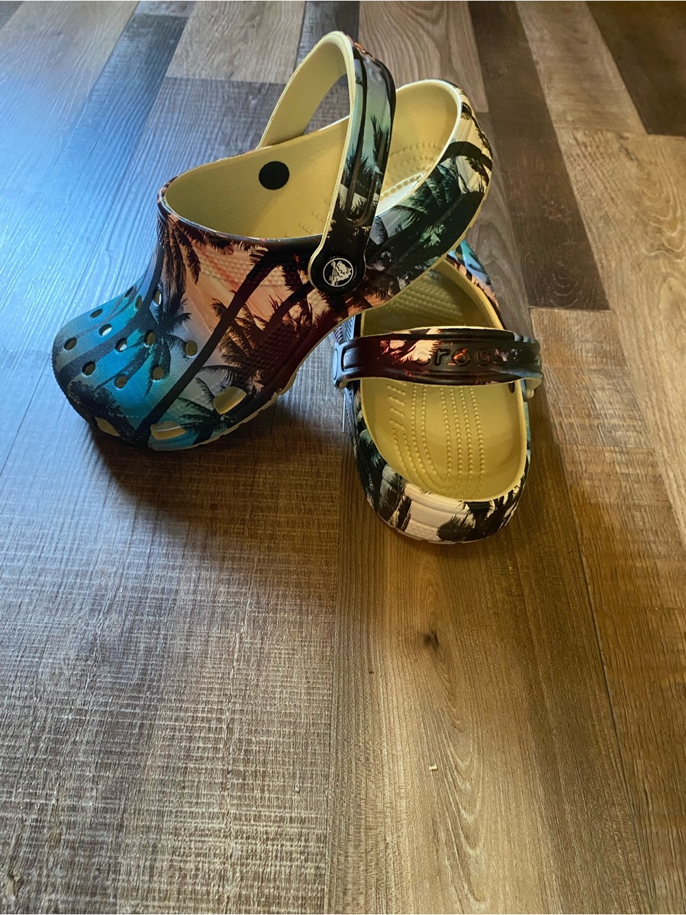 CROCS Tropical Sunset Palm Print Clogs - Blue/Orange classic retro resort - Picture 7 of 7